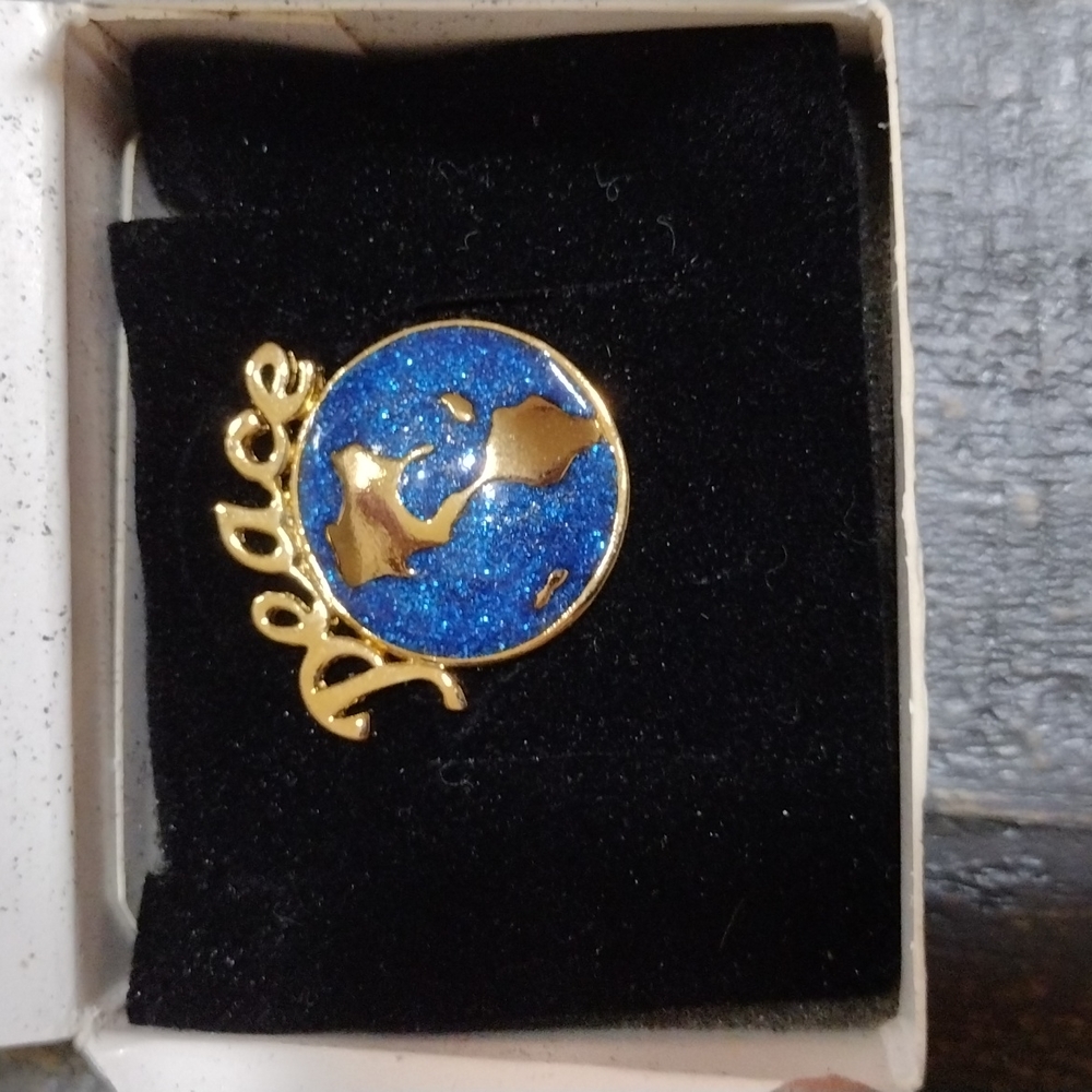 🎁🎄 VINTAGE AVON 1992 ENAMEL PEACE PIN - Picture 4 of 6